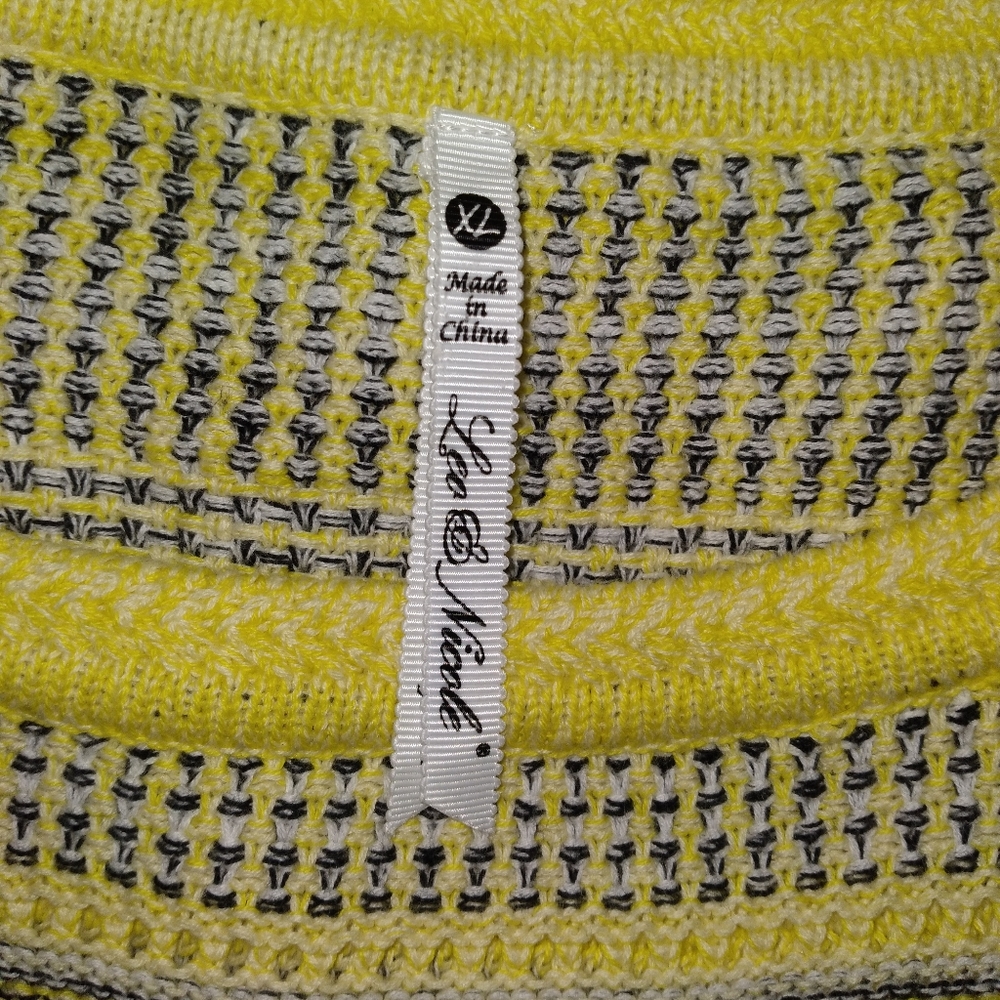 Leo & Nicole Lightweight Sweater, size XL - Picture 4 of 6